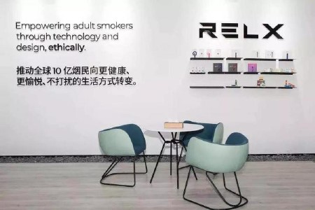 悦刻五代充电时灯一直亮怎么办?让你轻松解决充电烦恼