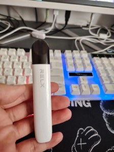 悦刻五代一抽就亮红灯震动:到底正常吗?