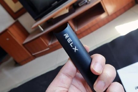 悦刻五代一抽闪红灯3下?揭秘原因与解决方案